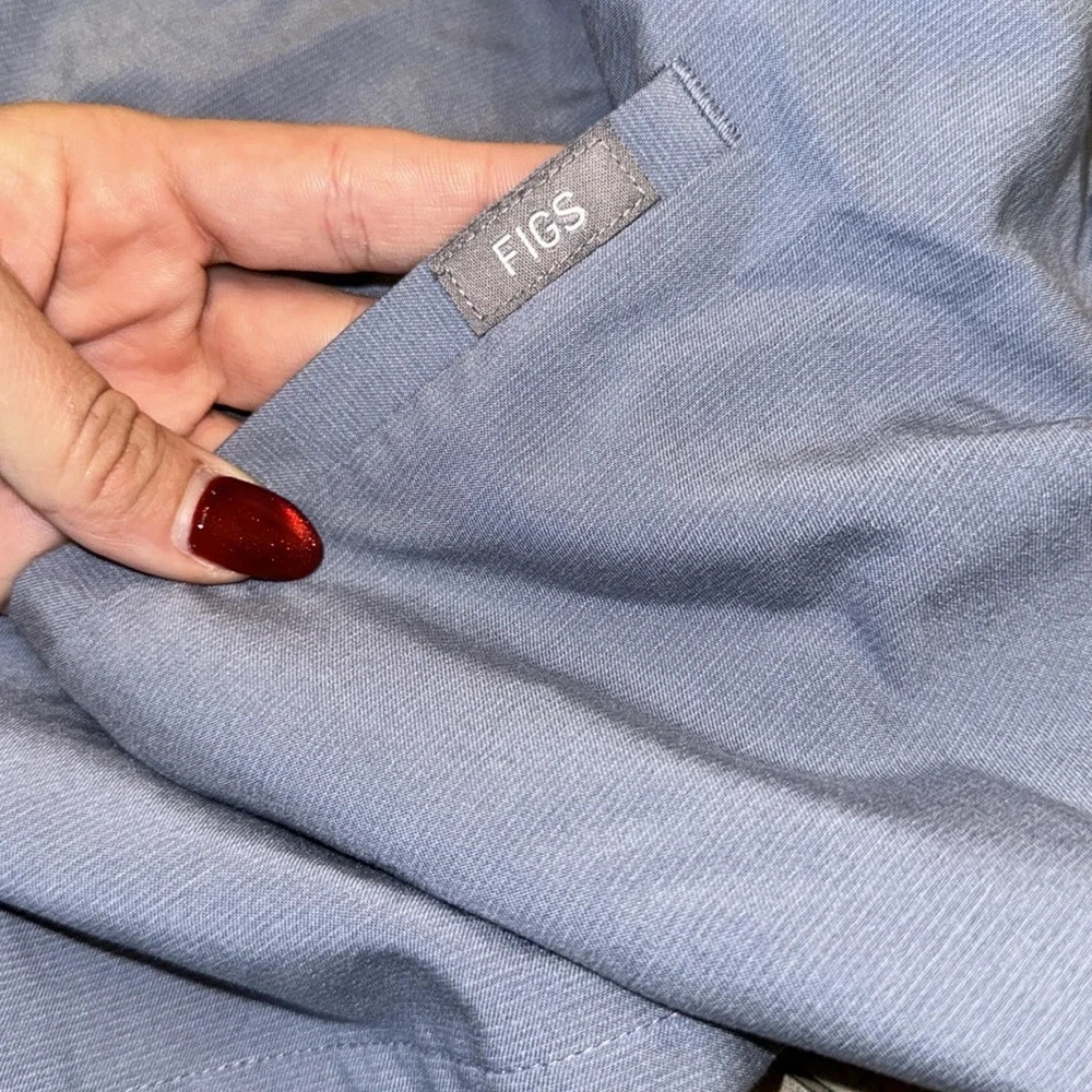 Figs Casma Three Pocket Scrub Top vapor blue technical collection - Picture 15 of 15